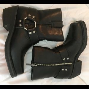 Size 6 Black Harley Davidson boots